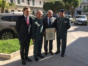 Eduardo Montoliu recibe el «reconocimiento» de la Guardia Civil de la Comunidad Valenciana por su contribución a salvar vidas