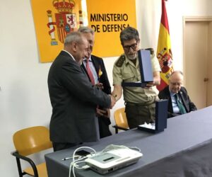 La HAGC impulsa la cesión de un electrocardiógrafo portátil a la Delegación de Defensa en Cataluña