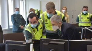 Lee más sobre el artículo Grande-Marlaska agradece la “magnífica labor” de la Agrupación de Tráfico de la Guardia Civil durante el temporal Filomena