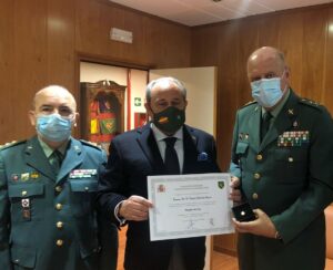 Lee más sobre el artículo El general de Brigada Pedro Garrido, jefe de la 7ª Zona de la Guardia Civil, Insignia de Oro de la Fundación