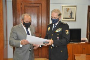 Lee más sobre el artículo La Fundación otorga la Insignia de Oro de la entidad al jefe superior de Policía de Cataluña, José Antonio Togores