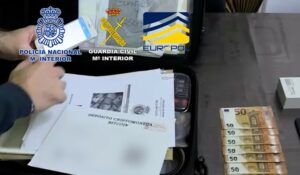 Lee más sobre el artículo Detenidas 37 personas pertenecientes a una organización criminal dedicada a la introducción de billetes falsos de 500 euros