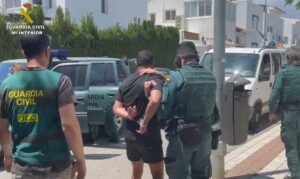 Lee más sobre el artículo La Guardia Civil detiene en San Pedro de Alcántara (Málaga) a uno de los líderes del crimen organizado holandés