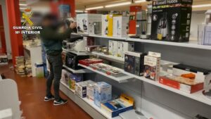 Lee más sobre el artículo 18 detenidos por más cien estafas nigerianas en internet