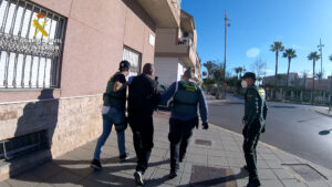 Lee más sobre el artículo La Guardia Civil ha desmantelado una red que tramitaba permisos de residencia y rentas a falsas víctimas de violencia de género