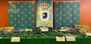 La Guardia Civil desarticula una trama de tráfico y venta ilegal de armas