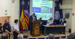 Ocho comisarías de la Policía Nacional de Baleares instalan desfibriladores donados por la FNHGC y España Salud