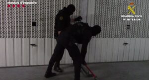 Lee más sobre el artículo Detenidos en Lleida 29 miembros de tres clanes dedicados a la venta de drogas tras una investigación de Guardia Civil y Mossos