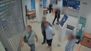 Lee más sobre el artículo Un guardia civil fuera de servicio evita que un «cogotero» con un amplio historial delictivo robe en un banco de Almansa