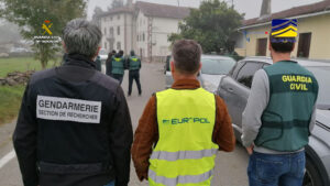 Guardia Civil, Gendarmería y Europol detienen a siete personas en Navarra y País Vasco por trasladar migrantes a Francia
