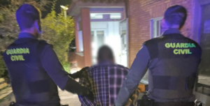 Lee más sobre el artículo La rápida actuación de la Guardia Civil evita que un hombre se tire del balcón con su hijo de 15 meses en La Rioja