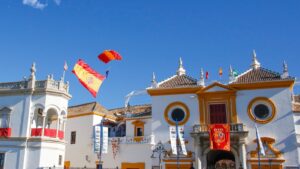 La FNHGC muestra su lealtad a la enseña nacional en una multitudinaria y emotiva jura de bandera celebrada en Sevilla