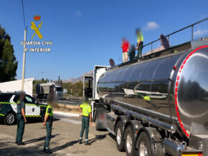 Lee más sobre el artículo La Guardia Civil detiene e investiga a 10 personas relacionadas con el transporte ilegal de productos alimenticios