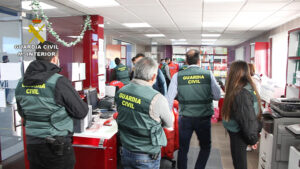 La Guardia Civil investiga estaciones de ITV por pasar inspecciones técnicas a vehículos con irregularidades técnicas