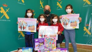 La Guardia Civil recoge 15.000 juguetes en una campaña solidaria dirigida a los niños y jóvenes afectados por el volcán