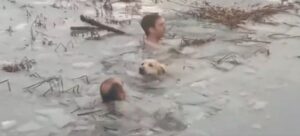 Heroico rescate: dos guardias civiles del puesto de Canfranc se lanzan a un estanque congelado para salvar a un perro