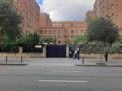 La Fundación Nacional Hermandad de la Guardia Civil cede un desfibrilador de última generación a la casa cuartel de la Avenida Madrid, en Barcelona (3 de octubre de 2021)