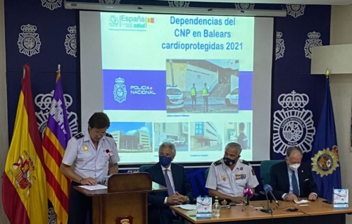 Acto oficial de cesión de ocho desfibriladores a la Policía Nacional en Baleares (1 de julio de 2021)