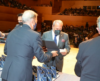 El presidente de la FNHGC, Eduardo Montolio, distinguido por la Jefatura Superior por el apoyo de la entidad a la Policía Nacional (27 de septiembre de 2021)