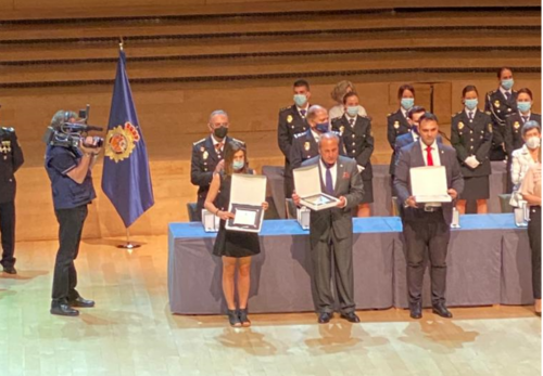 El presidente de la FNHGC, Eduardo Montolio, distinguido por la Jefatura Superior por el apoyo de la entidad a la Policía Nacional (27 de septiembre de 2021)