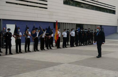 La delegada del Gobierno y el jefe superior de Policía han presidido la ceremonia de entrega al Cuerpo Nacional de Policía de cinco Guiones, cortesía de la FNHGC, para su uso en actos oficiales y protocolarios (7 de septiembre de 2021)